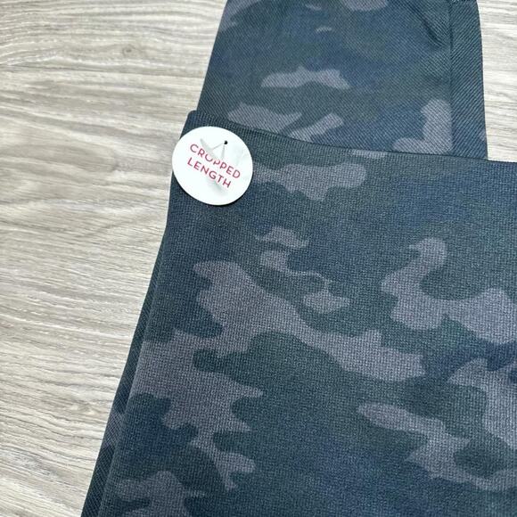 SPANX Cropped Legging NWT - Picture 6 of 6